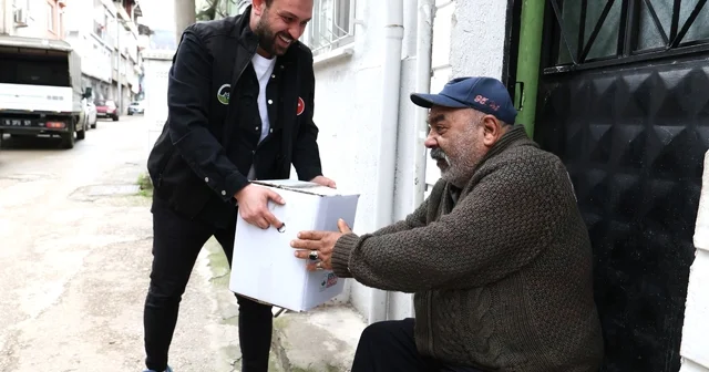 Osmangazi de Ramazan kolisi dağıtımı devam ediyor Osmangazi de ihtiyaç sahiplerine erzak desteği Bursa Haberleri