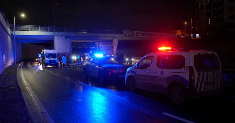 Küçükçekmece de motosiklet temizlik aracına çarptı: 2 ölü Son dakika haberleri