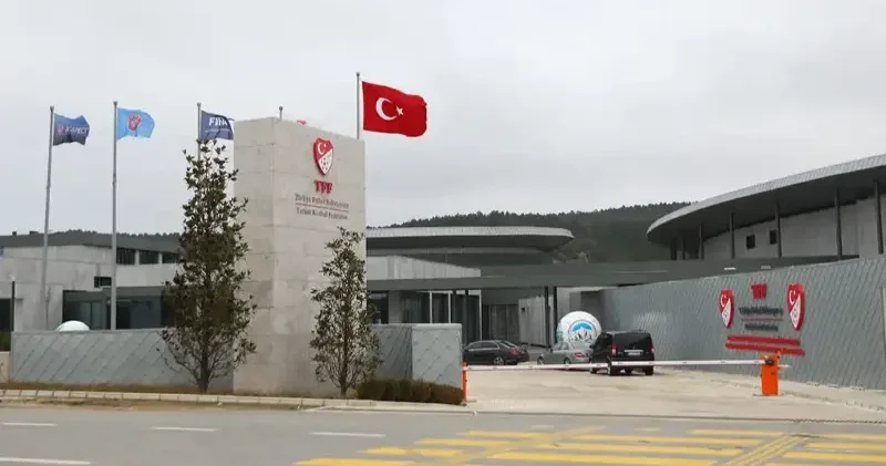 Galatasaray takım doktoru Yener İnce ve Fenerbahçe tercümanı Saruhan Karaman PFDK ya sevk edildi Futbol Haberleri