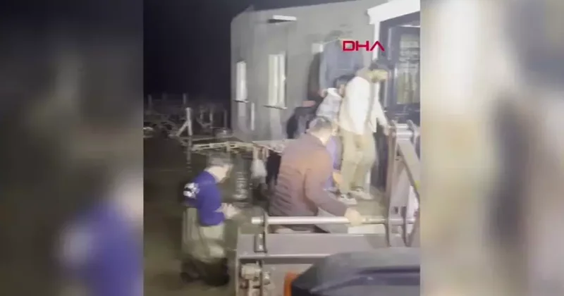 Manisa’da sel! 11 kişi kurtarıldı