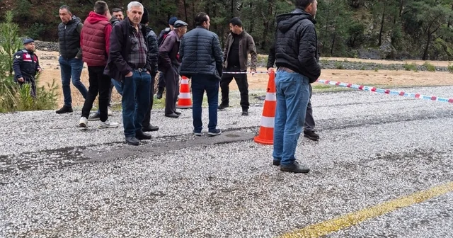 Namnam çayında su seviyesi yükseldi, yol çöktü Muğla Haberleri