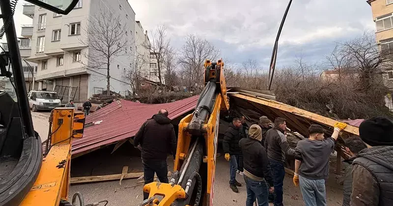 Ordu’nun yüksek kesimlerinde fırtına; 11 evin çatısı uçtu