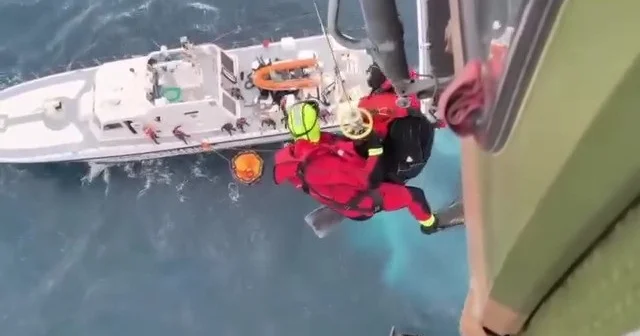 Milli Savunma Bakanlığı: İzmir açıklarında 2 kazazede sağ kurtarıldı İzmir Haberleri