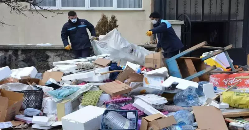 Erzurumda bir evden tam 25 ton çöp çıktı