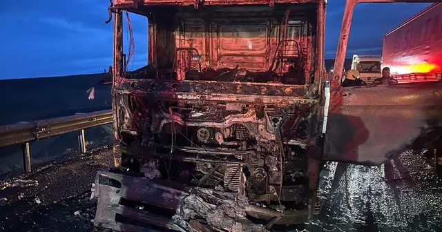 Çekici yanarak kullanılamaz hale geldi Konya Haberleri