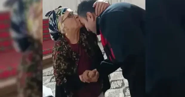 Hatay haberleri Hatay da yaşlı kadın aldığı yanıt karşısında itfaiyeciyi alnından öptü 13 Şubat 2026