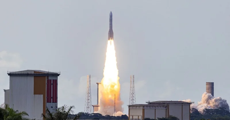 Yanı başımızda 300 bin parçalı dev roket fırlatıldı! Starlink i tahtından edecek Sözcü Gazetesi