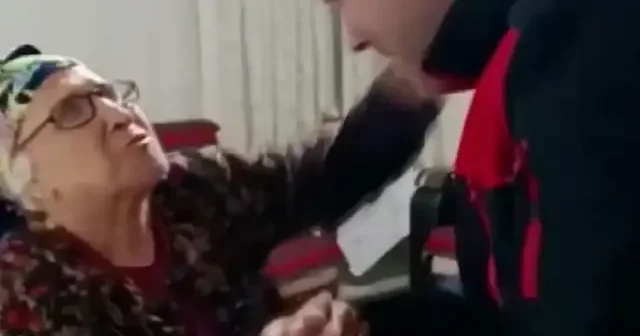 Yaşlı kadın ‘Benim size borcum ne?’ diye sordu: İtfaiyecinin cevabı duygulandırdı VİDEO İZLE