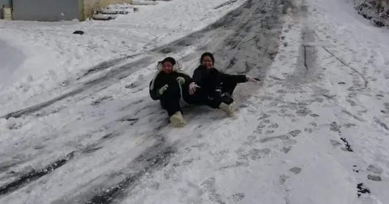 Kar, sağanak ve fırtına eğitimi engelledi! Tatil haberleri peş peşe geldi
