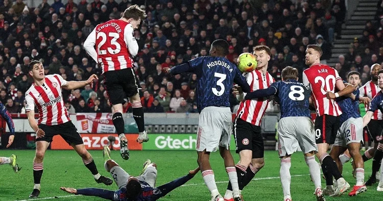 Lider Arsenal e Brentford çelmesi!