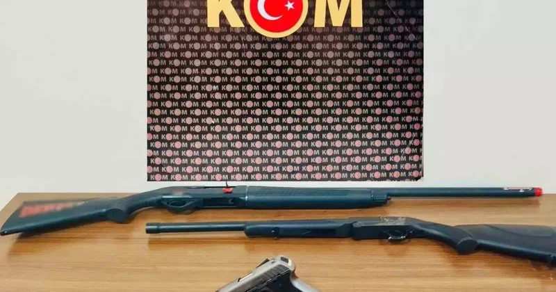 Polis ruhsatsız 4 silah ele geçirdi