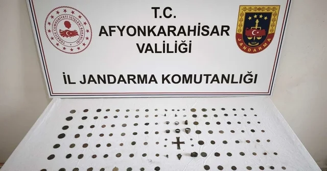 Afyonkarahisar da evinde 133 sikke ve obje ele geçirilen şüpheli tutuklandı Afyonkarahisar Haberleri