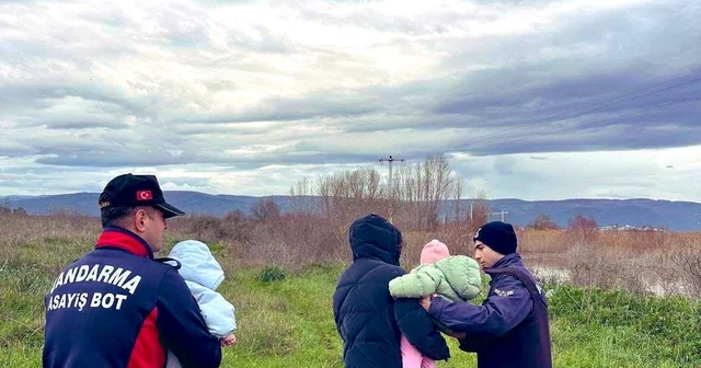 Bursa da su seviyesinin yükseldiği bölgedeki evde mahsur kalan aile kurtarıldı Bursa Haberleri