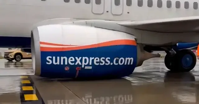 Antalya Havalimanı nda uçağın taksi esnasında tekeri yerinden çıktı VİDEO İZLE