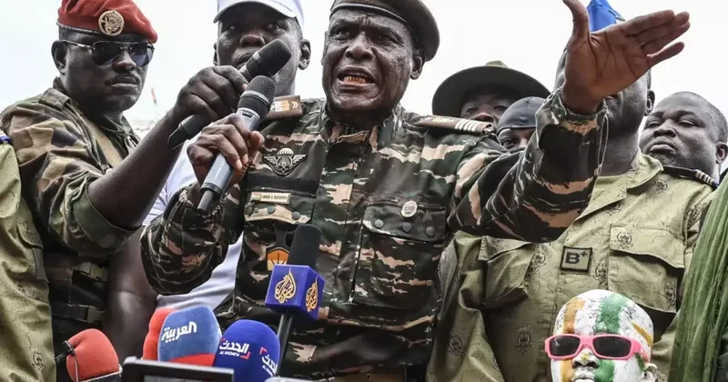 Nijer den gündem yaratan mesaj: Fransa ile savaşa gireceğiz