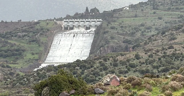 İzmir de aşırı yağışlar sonrası barajlardan kontrollü su bırakılıyor İzmir Haberleri