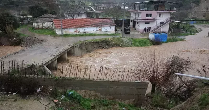 Aydın’da dere taştı; 9 ev tedbir amaçlı tahliye edildi