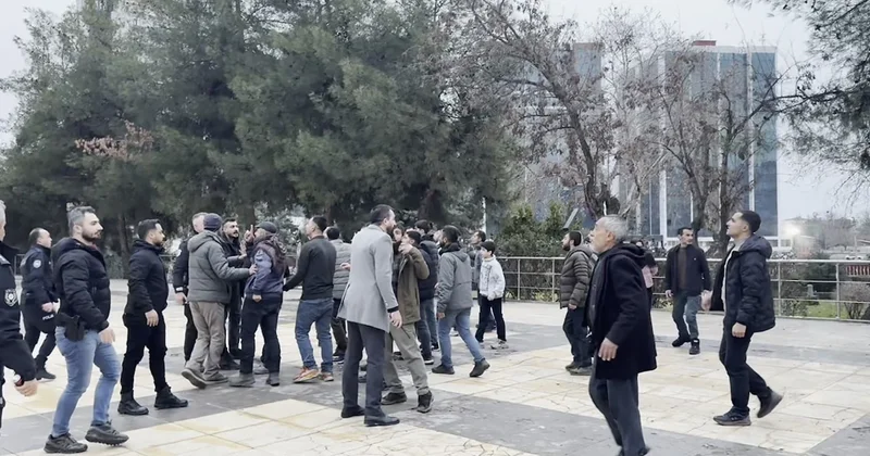 Seyyar satıcılarla zabıtalar arasındaki kavgada ortalık savaş alanına döndü Sözcü Gazetesi