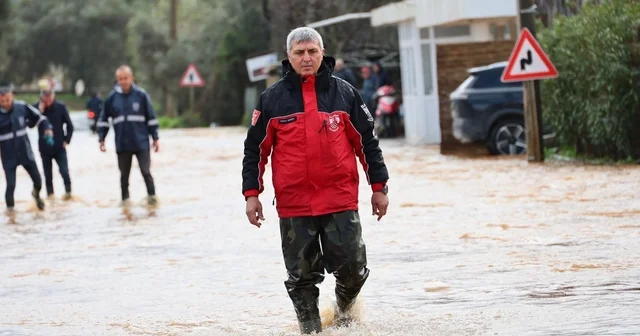 Başkan Mandalinci su taşkınlarının yaşandığı Kızılağaç ta incelemelerde bulundu Muğla Haberleri