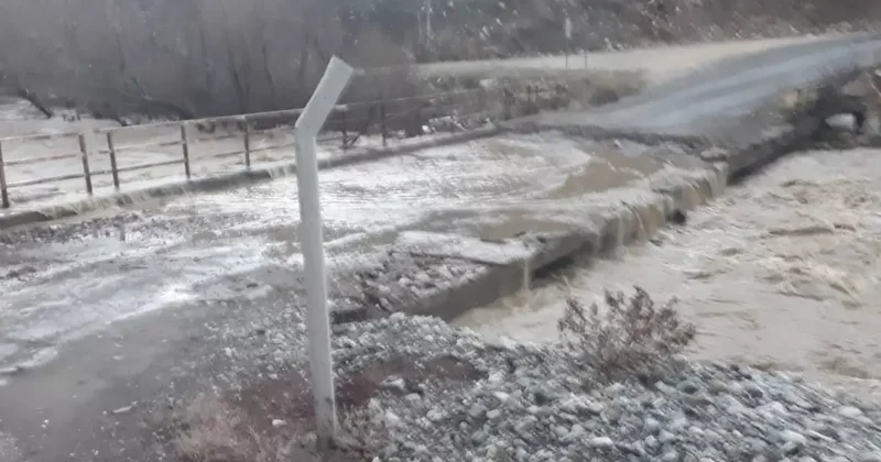 Biriman Köprüsü taştı