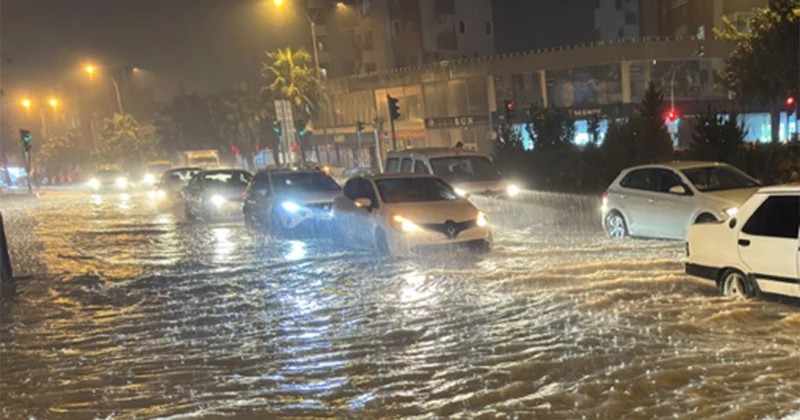 Ege ve Akdeniz de Sağanak Felaketi: Yollar Göle Döndü, Eğitime Ara Verildi