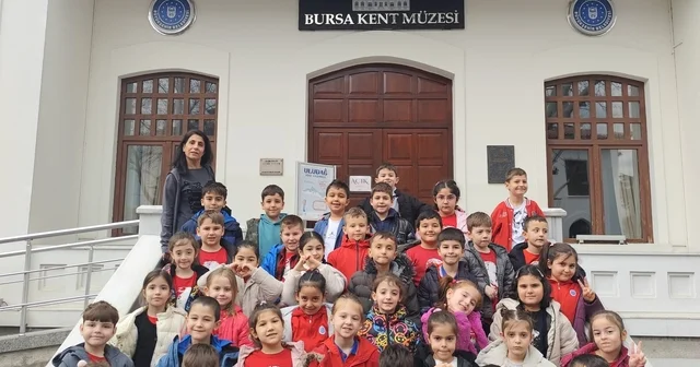 İlkokul öğrencileri, Kent Müzesi nde tarihe yolculuk yaptı Bursa Haberleri