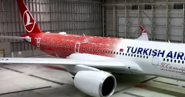 THY 500. uçağına 100 bin çalışanının fotoğrafını işledi VİDEO İZLE