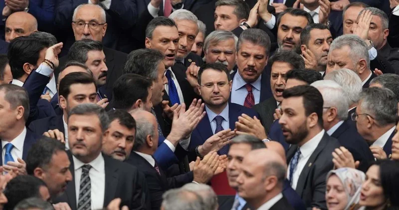 Akın Gürlek o çemberi profil resmi yaptı