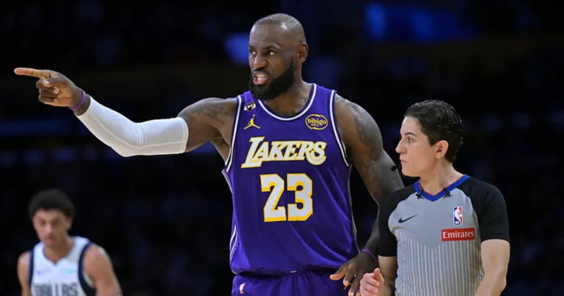NBA de LeBron James in triple double yaptığı maçta Lakers, Mavericks i yendi