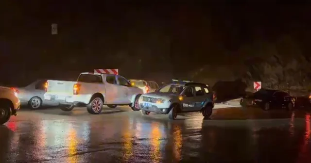 Adana da Feke, Saimbeyli ve Tufanbeyli yi bağlayan kara yolu ulaşıma kapandı Adana Haberleri