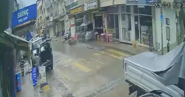 Sürücünün şekeri düştü, kontrolden çıkan araç çarşıyı birbirine kattı İzmir Haberleri