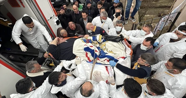 30 kişi tarafından evinden çıkarılan fil hastası, Ankara ya götürüldü Kayseri Haberleri