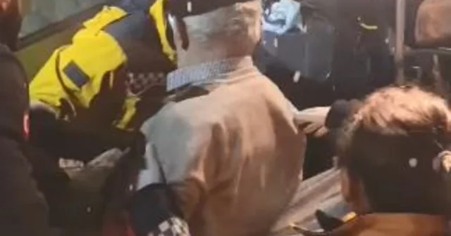 Karla kaplı köy yolunda hasta, paletli ambulansla taşındı Artvin Haberleri