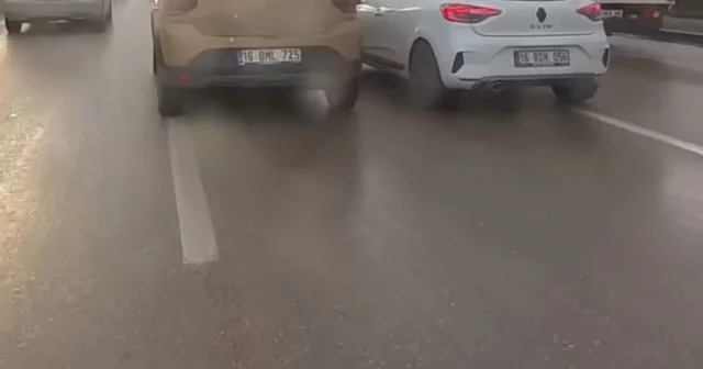 Otomobil sürücülerinin şerit kavgası kask kamerasında Bursa Haberleri