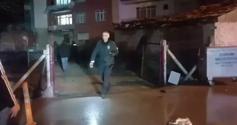 Sokak ortasında 2 kişi, bacaklarından vuruldu