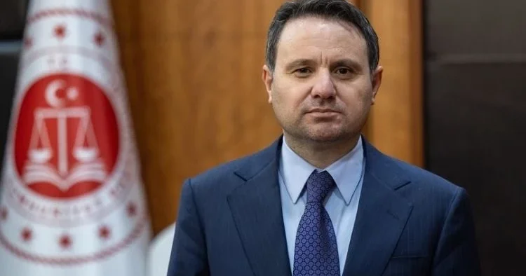 Adalet Bakanı Gürlek: Meclis kürsüsüne giderken insanlar üstümüze geldi, kurumların yıpratılmaması gerekiyor