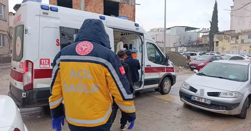 Kavgada bacağından bıçaklanarak yaralandı