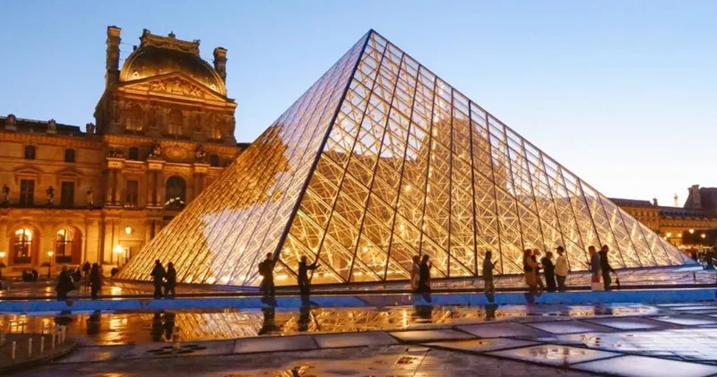 Louvre Müzesi nde hırsızlıktan sonra bir skandal daha