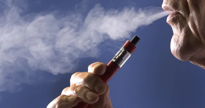 İngiltere de özel araçlarda sigara yasağı hazırlığı