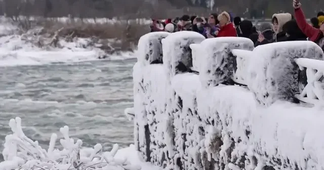 Niagara Şelalesi buz kesti: Doğa harikası beyaza büründü VİDEO İZLE