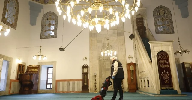 Büyükşehir ekiplerinin camilerde temizlik çalışmaları sürüyor Aydın Haberleri