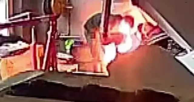 Diyarbakır’da yağ dökülen soba adamın yüzüne parladı: O anlar kamerada VİDEO İZLE