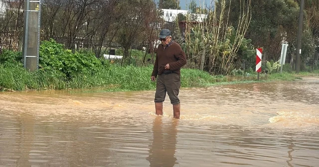 Bodrum da sağanak; yollar trafiğe kapandı, iş yerlerini su bastı Muğla Haberleri