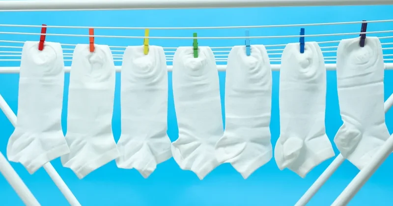 Çamaşırları yıkarken bir tutam ekleyin... Çok eski çorapları bile bembeyaz yapıyor Sözcü Gazetesi