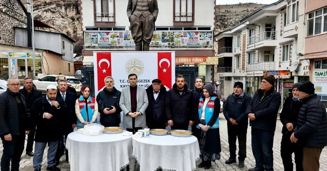 Tunceli de Hızır ayı dolayısıyla vatandaşlara lokma dağıtıldı Tunceli Haberleri