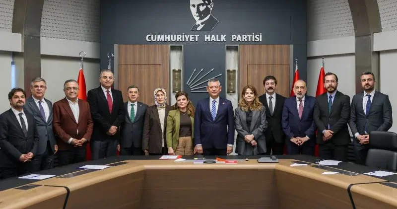 CHP lideri Özel, Diyarbakır Kent Koruma ve Dayanışma Platformu temsilcileriyle buluştu