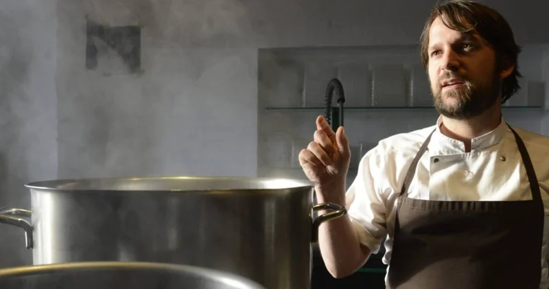 Dünyanın en iyi restoranında şiddet ve istismar iddiaları patladı: Şef ağlayarak özür diledi