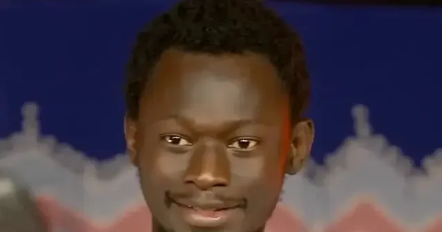 Senegalli komedyen Musti Kusti nin sahnede anlattığı anı kırdı geçirdi: Babam AK Partili’ymiş VİDEO İZLE