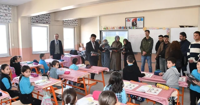 Alucra Halk Eğitimi Merkezinde dikilen eşofman takımları öğrencilere dağıtıldı Giresun Haberleri
