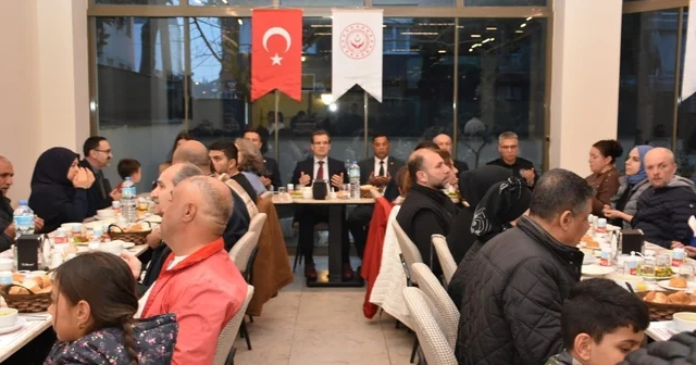 Salihli Kaymakamı Güldoğan, iftarını Roman vatandaşlarla açtı Manisa Haberleri